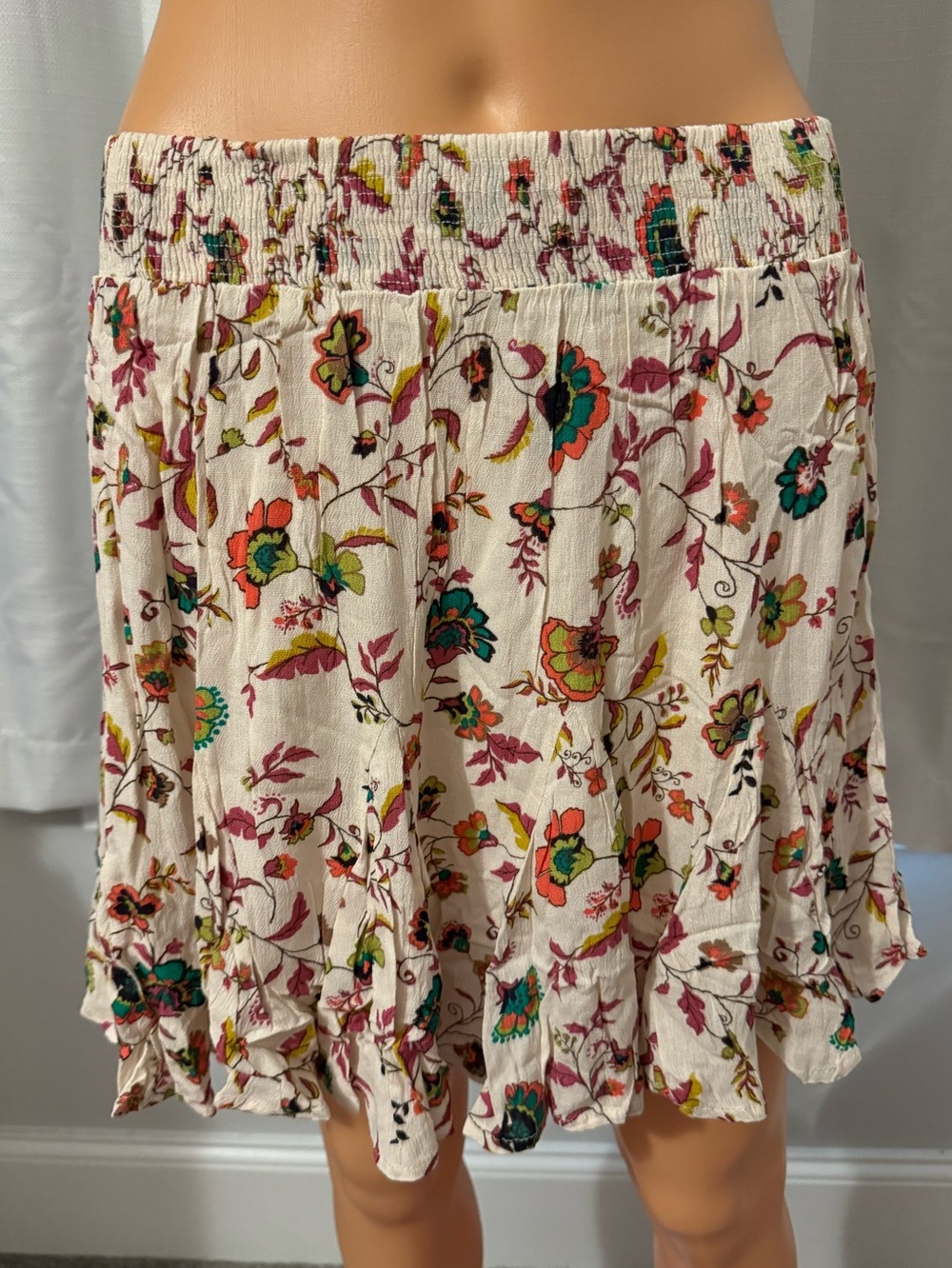 Adorable Easel size S white floral print pull on skirt skort new
